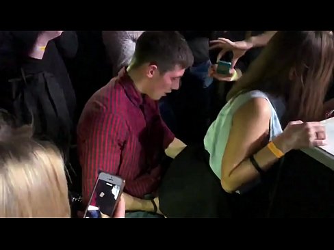 ❤️ Galmada dhabta ah ee goobta lagu caweeyo ee Ruushka. Gabar 18 jir ah oo u dhalatay dalka Ruushka ayaa futada iyo xubinta taranka kaga jirta goob lagu caweeyo ❤  Galmada dabada ❌️